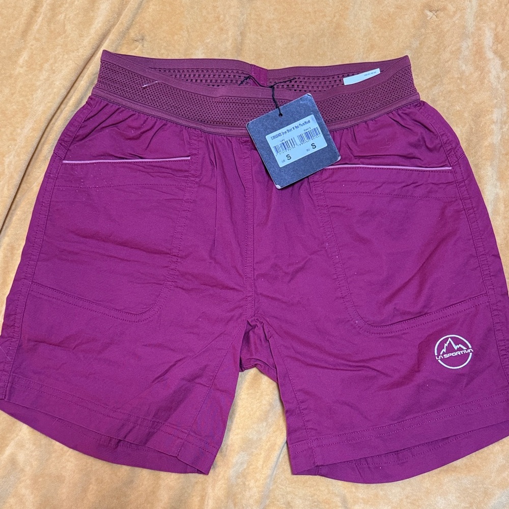 La Sportiva new with tags women onyx shorts, size small.